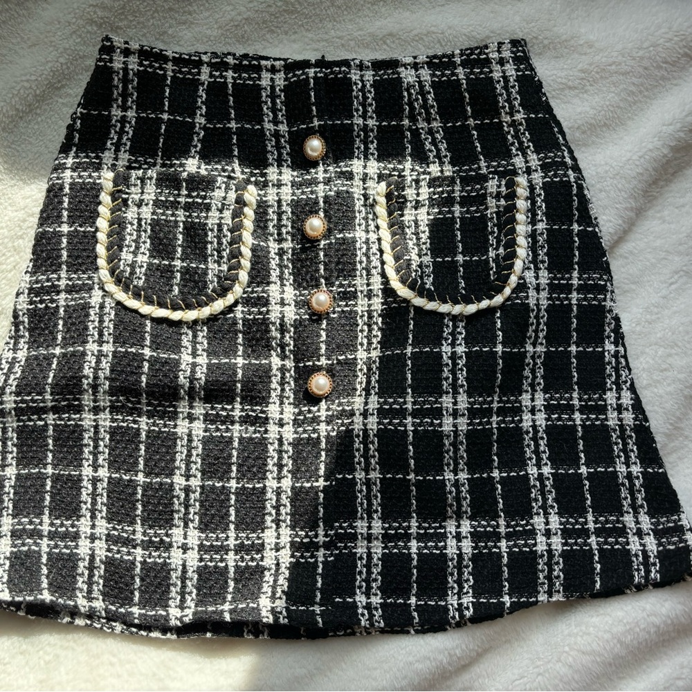Chic Black and White Plaid Skirt